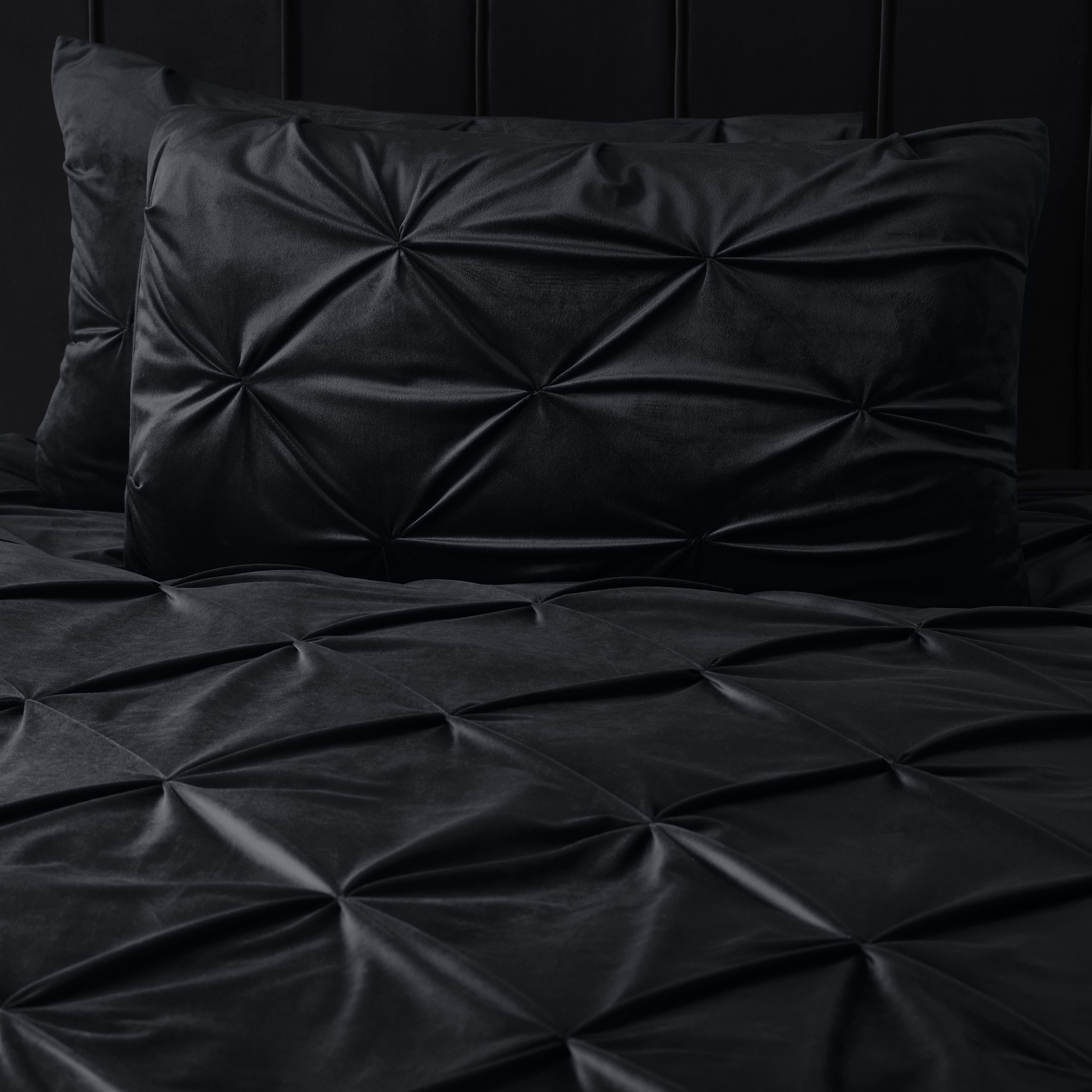 Velvet Pintuck Zwart